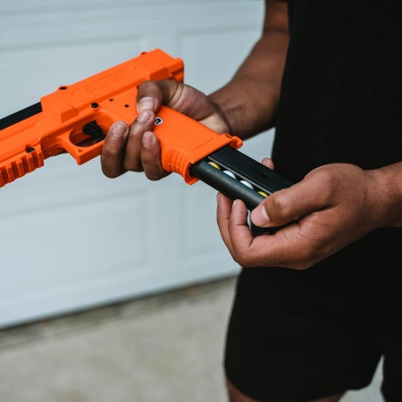 SABRE Paquete de lanzadores de autodefensa en aerosol de pimienta, kit de defensa de seguridad para el hogar, pistola de