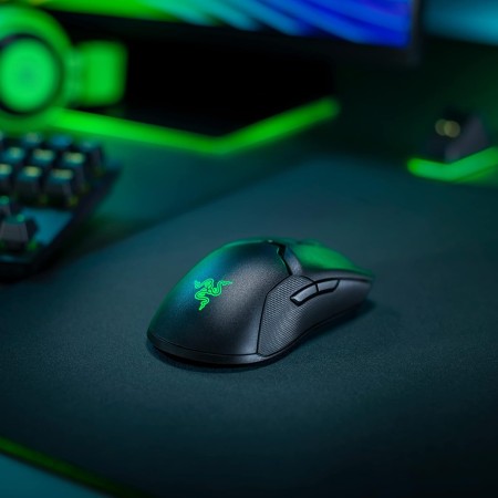 Razer Viper Ultimate - Mouse inalámbrico ligero para juegos y base de carga RGB: tecnología inalámbrica Hyperspeed - Sensor